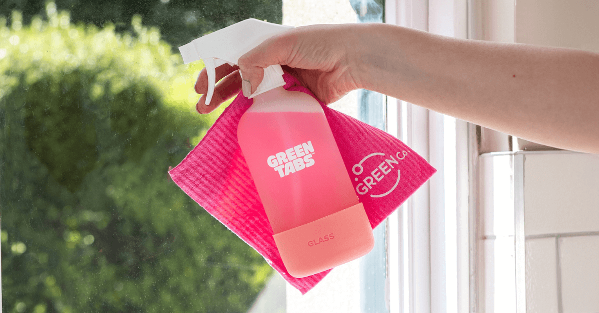 eco-friendly glass cleaning spray cleaning window with cellulose dish cloth